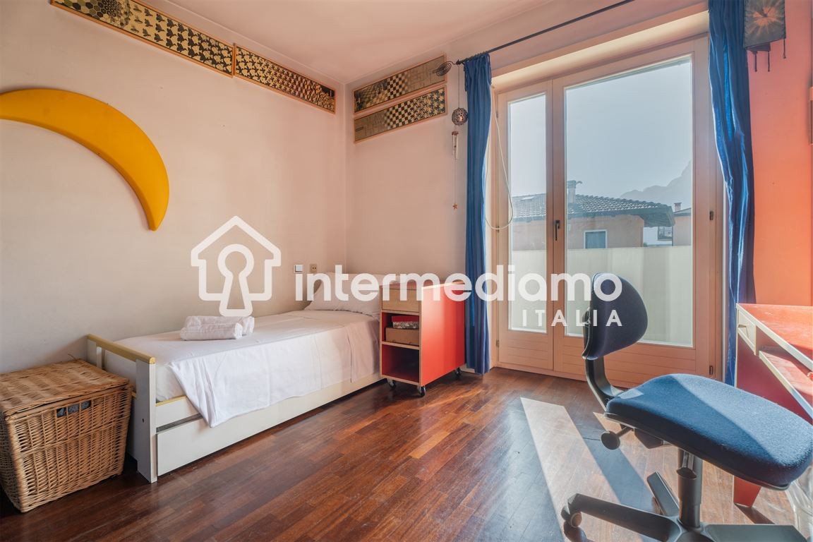 VILLA INDIPENDENTE CON GIARDINO PRIVATO E TAVERNA - Villa Residenziale Arco